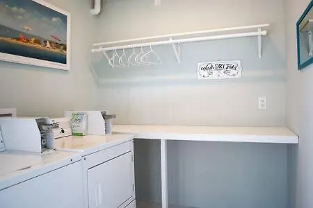 Apartment Modern 3-br Ocean Block Walk To The