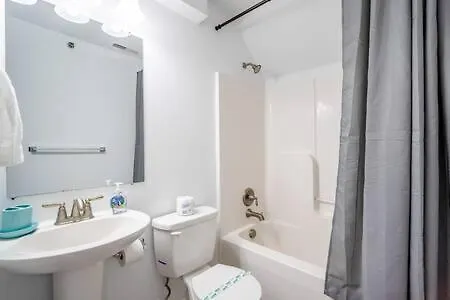 Apartment Modern 3-br Ocean Block Walk To The Ocean Stadt