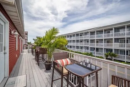 Modern 3-br Ocean Block Walk To The Ocean Stadt