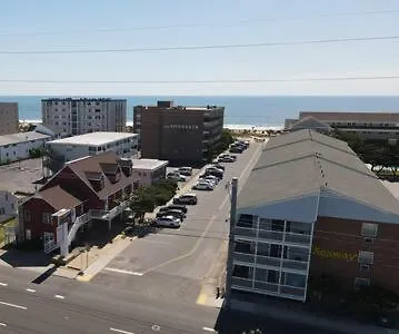 Apartment Modern 3-br Ocean Block Walk To The