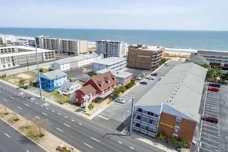 Modern 3-br Ocean Block Walk To The