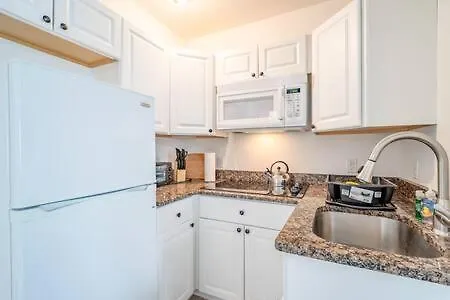 Apartment Modern 3-br Ocean Block Walk To The Ocean Stadt